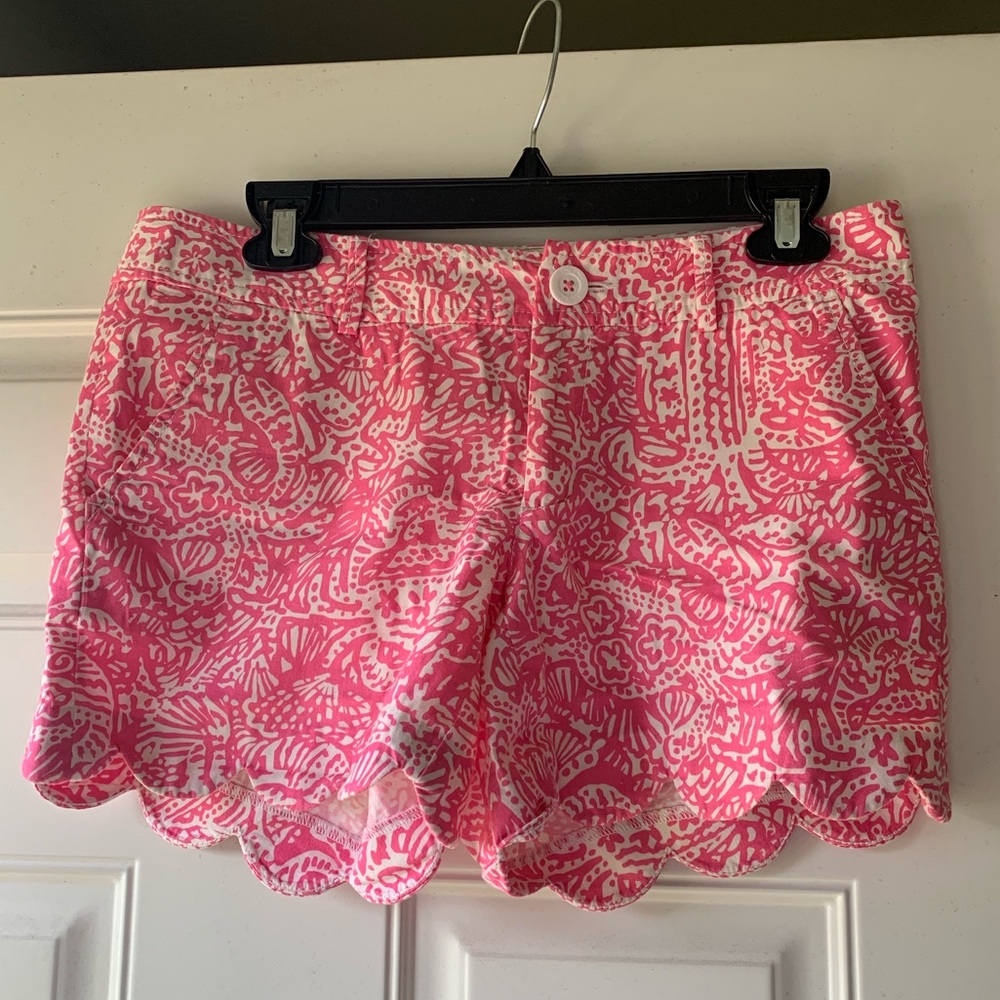 lilly pulitzer pink and white scalloped shorts